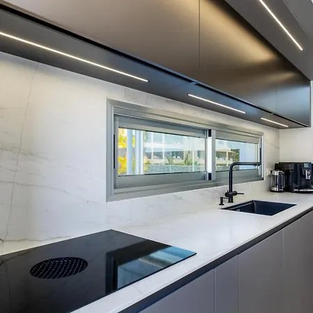 Luxury Del Duque Renovated Hébergement de vacances *